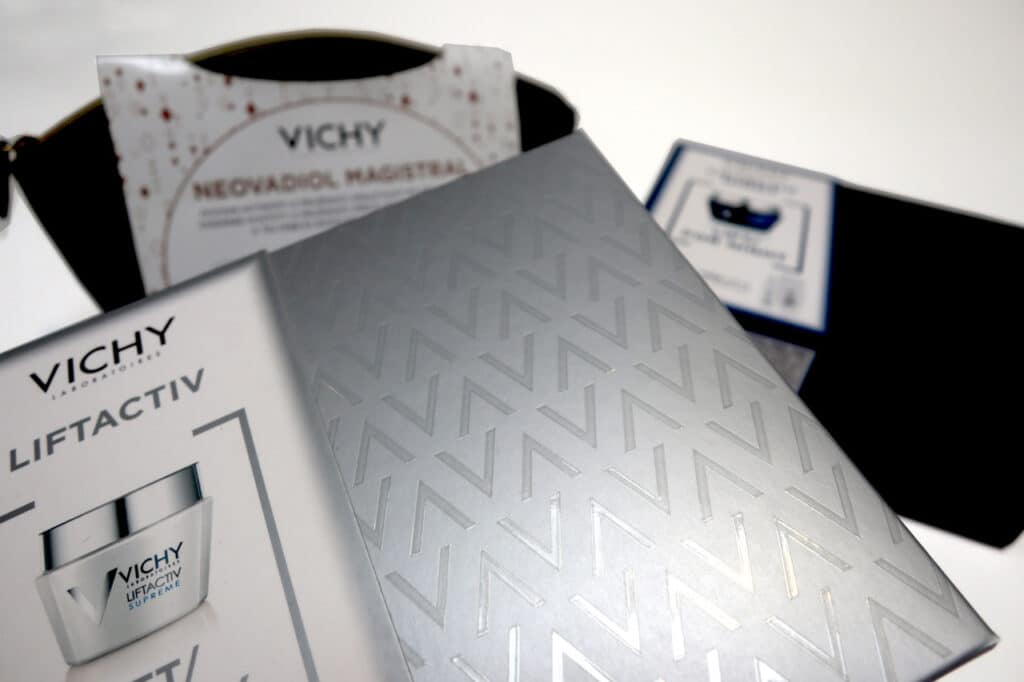 VICHY – dárková sada boxů, detail parciálního UV laku